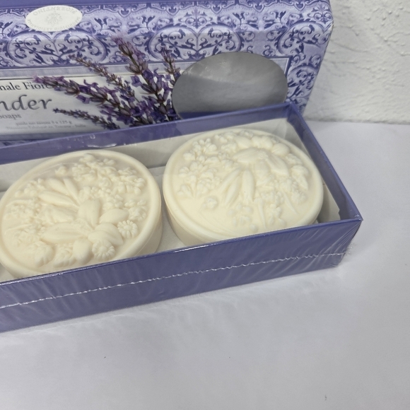 Saponificio Artigianale Fiorentino Lavender Soap Set of 3 Round Floral Bars - Picture 11 of 11